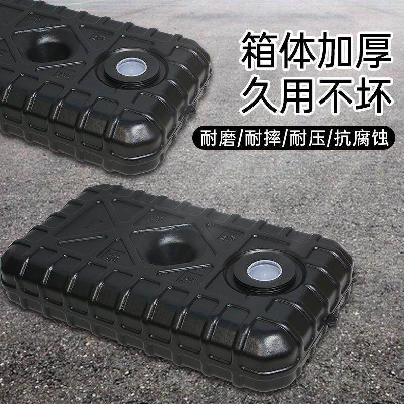 夏天太阳能晒水箱室外洗