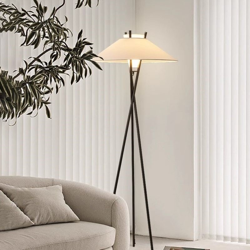 三角落地灯意大利中古风客厅沙发旁设计师诧寂风样板房钢琴落地灯