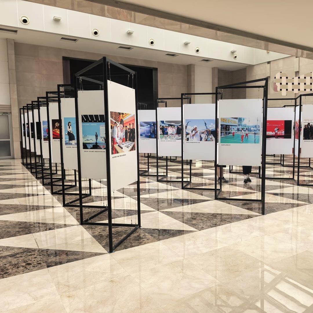 折叠挂画展示架学校美术