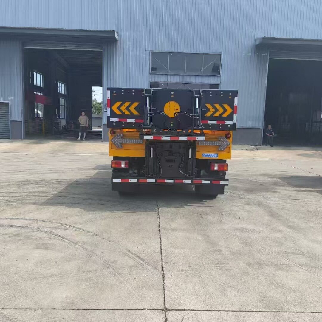 小型防撞缓冲车施工护航
