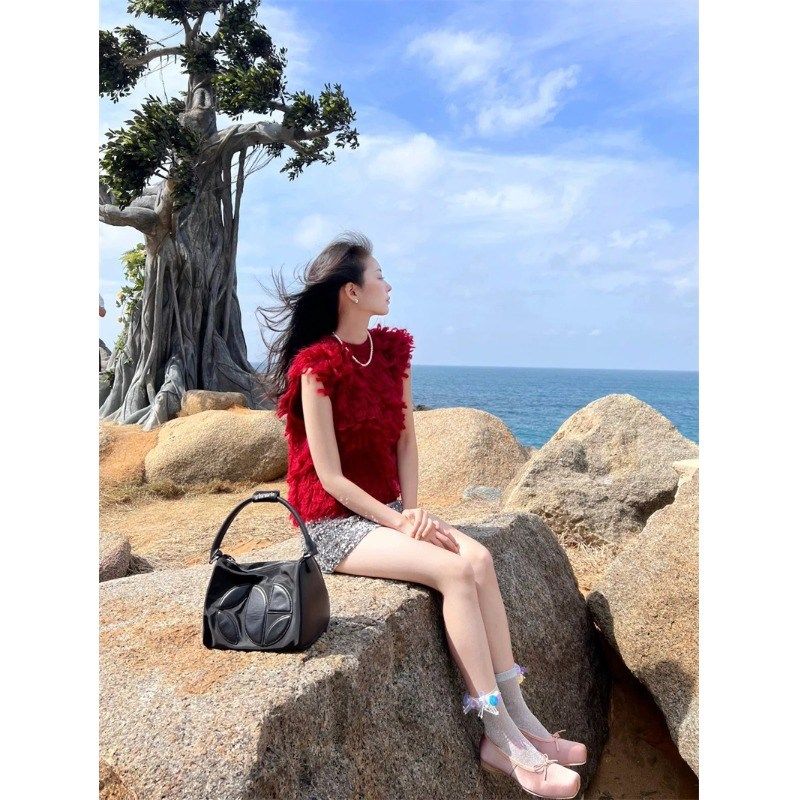 高级感无袖红色羽毛针织衫背心上衣春季气质宽松显瘦圆领套头马甲