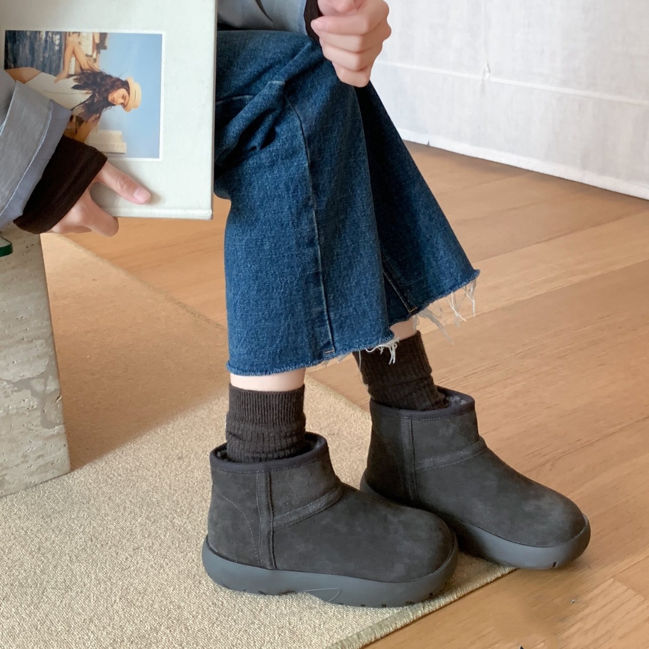 艾模儿2025秋冬新款女鞋厚底增高加绒时尚潮流真皮雪地靴