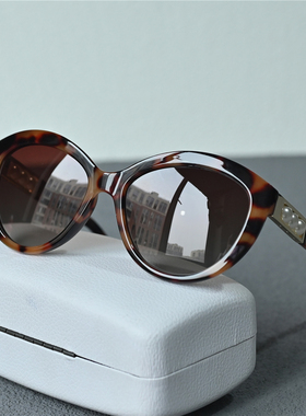 时尚玳瑁茶色偏光太阳镜女士珍珠镜腿猫眼时尚墨镜女款高档板材红