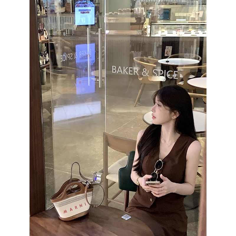 愉悦愉悦av领白色休闲西装马甲女夏季法式气质高级感显瘦无袖上衣
