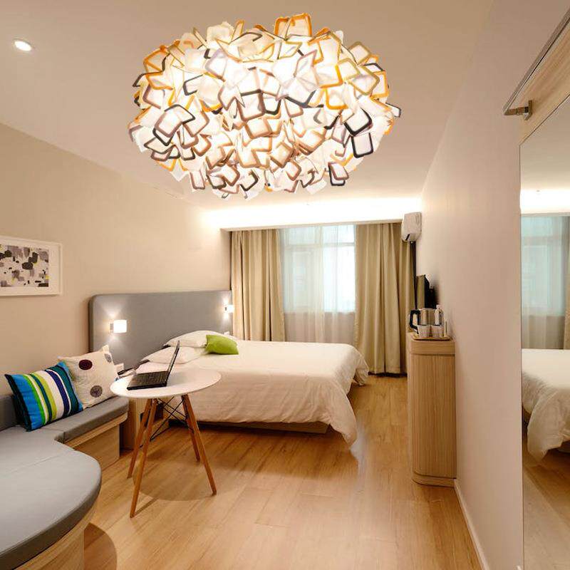 北欧吸吊两用客厅灯现代简约卧室吸顶灯浪漫温馨网红花瓣女孩房灯