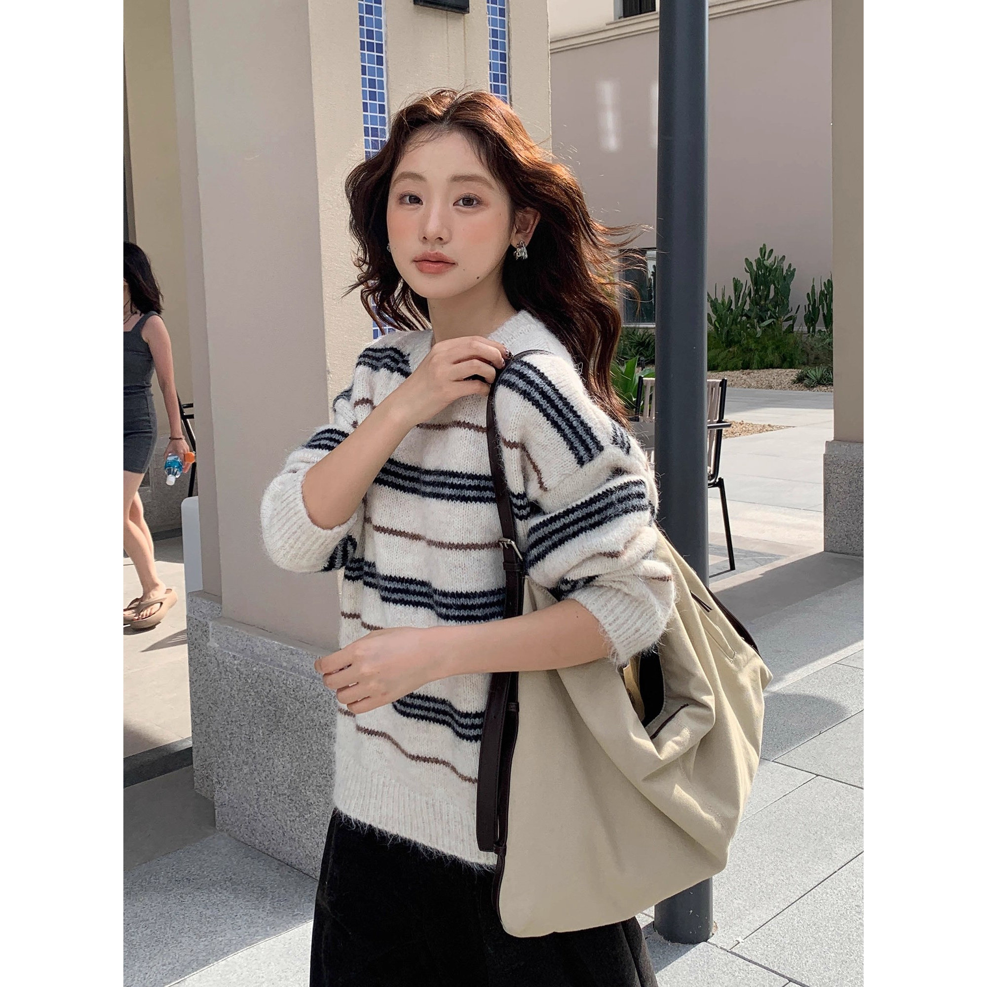 觅定撞色条纹圆领落肩毛衣女冬季2025新款慵懒松弛感毛衫针织上衣