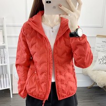 2023年d秋冬季新款羽绒服女短款轻薄轻型保暖连帽时尚风衣旅行外