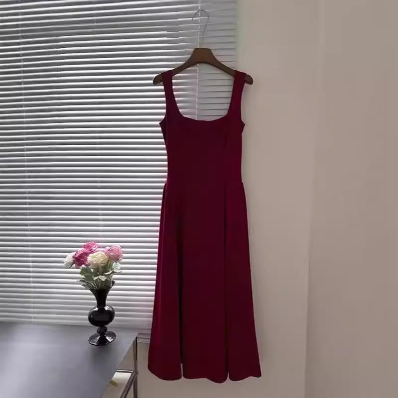 红色U领吊带千金感连衣裙女2024新款法式小众高ji感a摆裙秋十三行