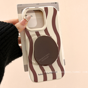 ins简约棕色条纹带支架适用苹果iPhone16ProMax手机壳15pro新款14高级感13小众14promax硅胶16pro全包12女11