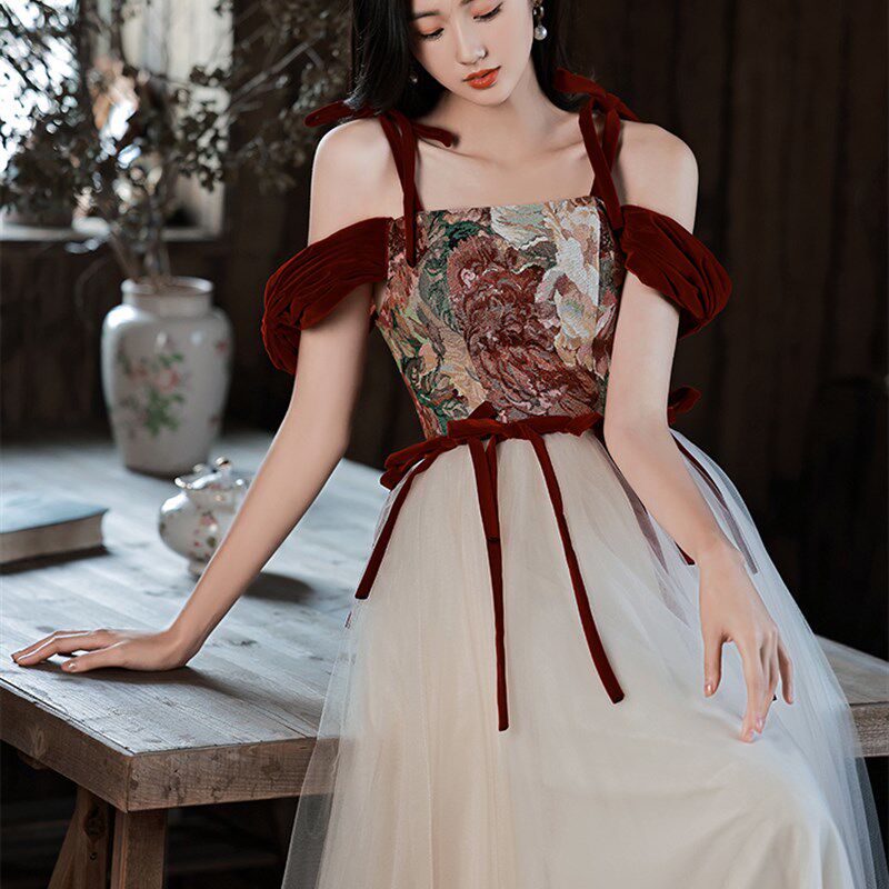 法式敬酒服新娘高级感一字肩红色晚礼服出阁宴订婚在逃公主蓬蓬裙