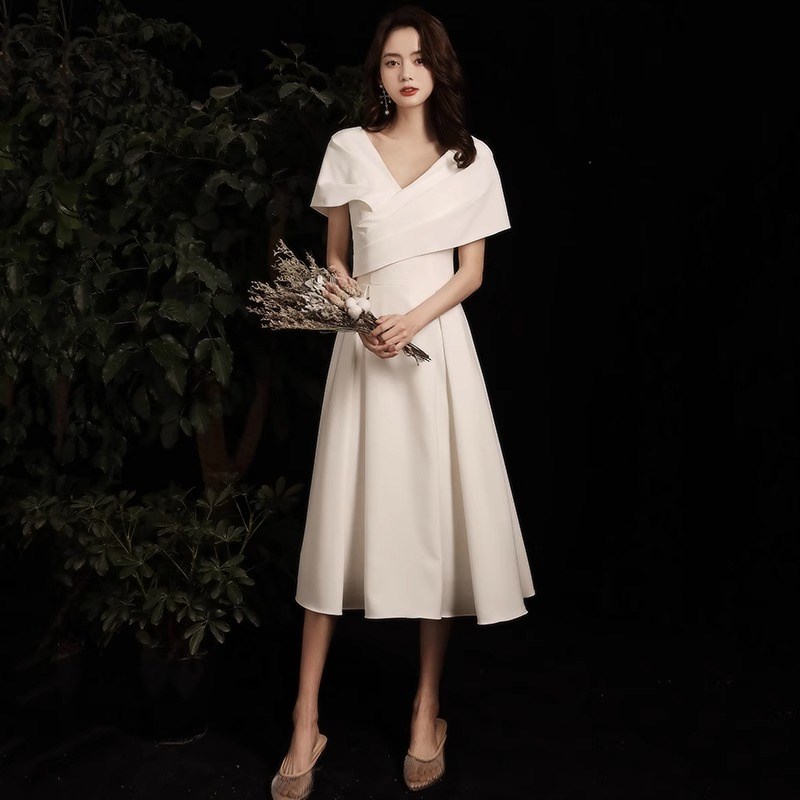 一字肩白色小晚礼服平时可穿订婚连衣裙大气主持人领证登记小白裙