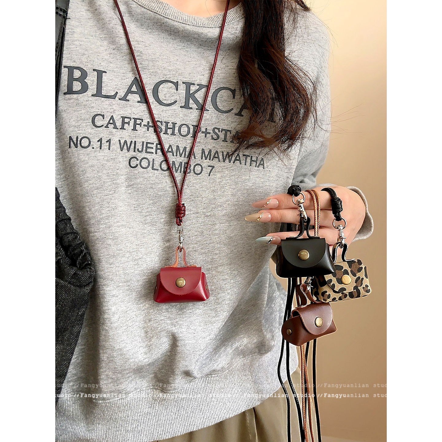 复古皮质零钱包包项链女小众设计长款毛衣链2025新款简约挂脖配饰
