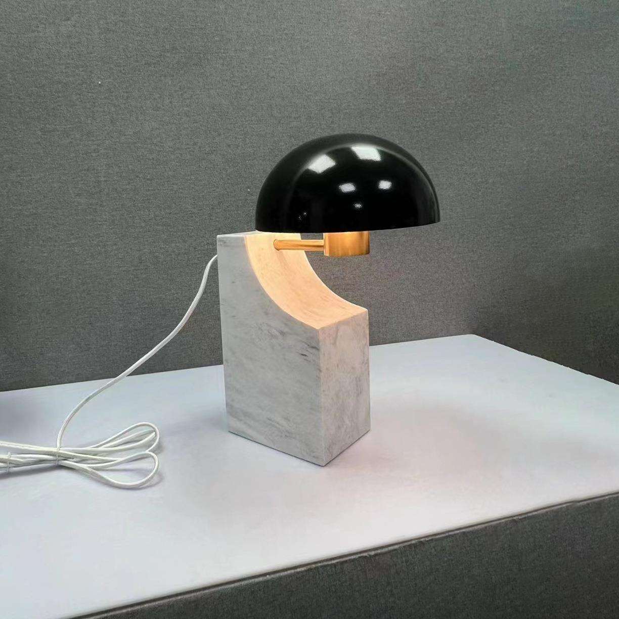 北欧后现代设计师台灯样板间个性书房卧室床头创意艺术酒店装饰灯