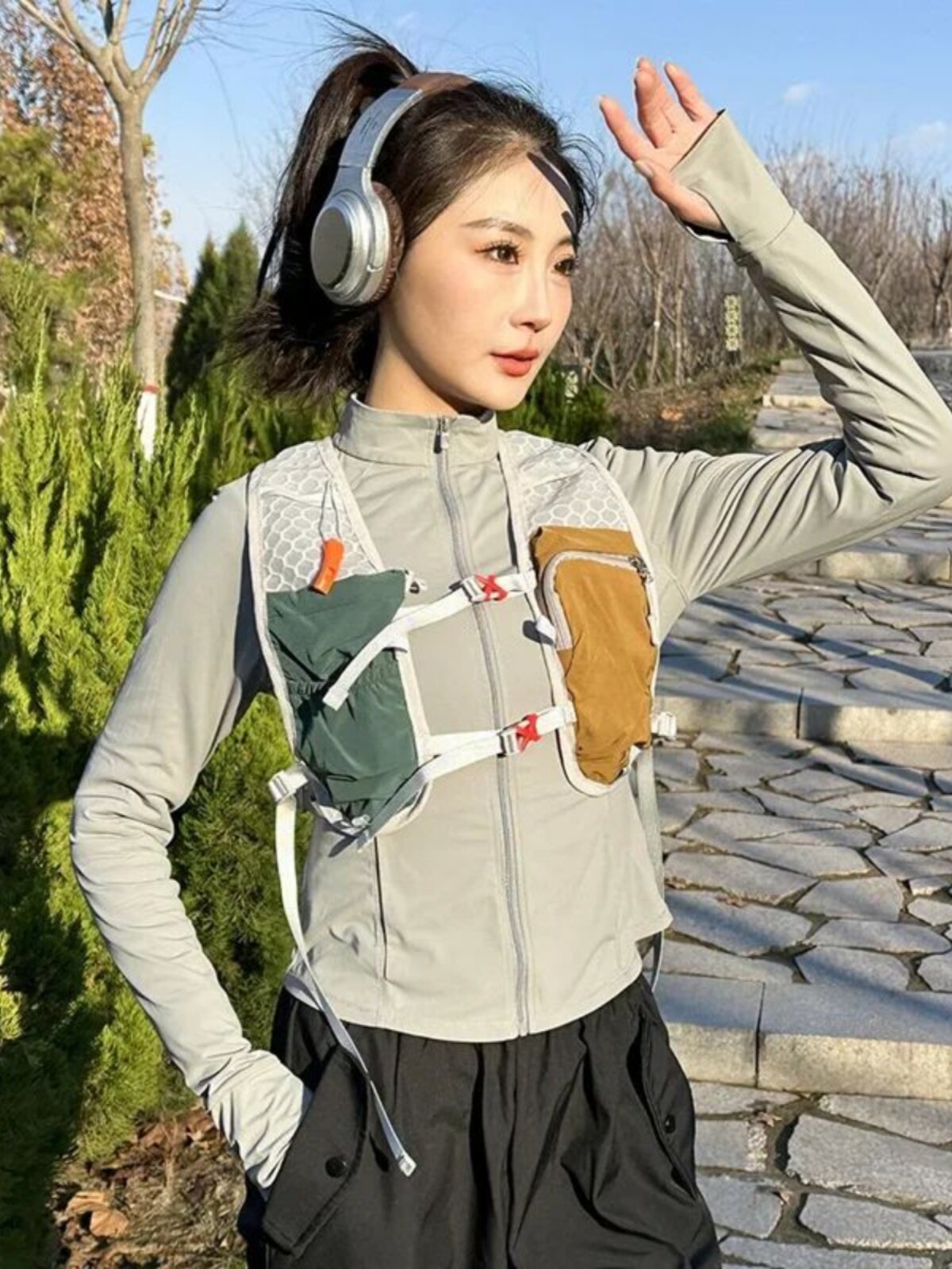 Running Hydration Vest: Reflective Mesh Cycling Pack - Product image 2