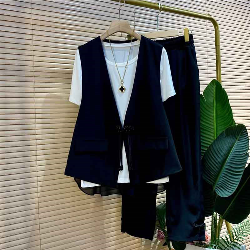 胖mm2023春夏大码女装短袖套装钉珠盘扣马甲小衫裤子休闲三件套