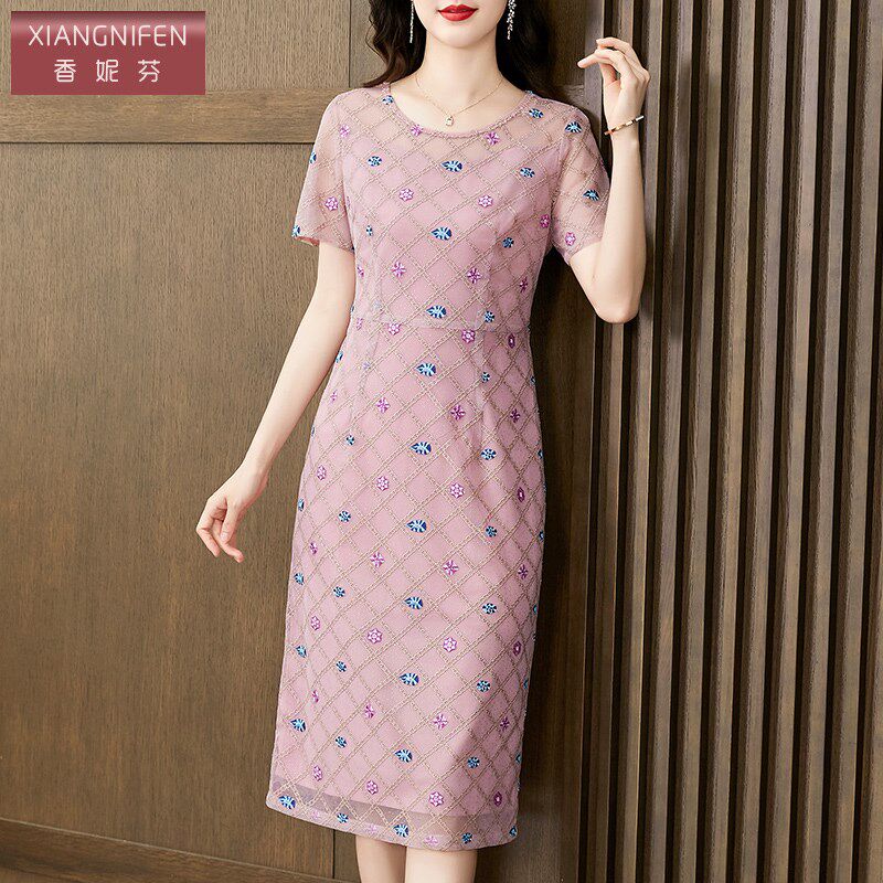 香妮芬高端绣品中年妈妈连衣裙夏装2025新款粉色淑女温柔风漂亮裙