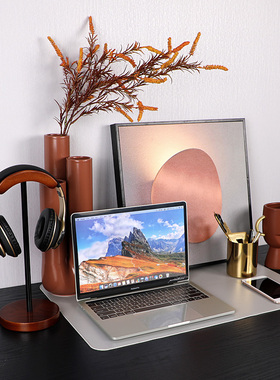 轻奢样板间书房搭配套装书桌装饰挂画笔筒笔记本电脑模型软装道具