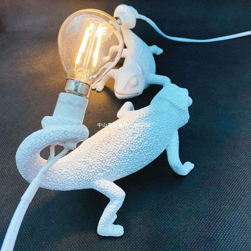 跨镜北欧变色龙台灯客厅卧室民宿设计师壁虎树脂创意动物装饰灯具