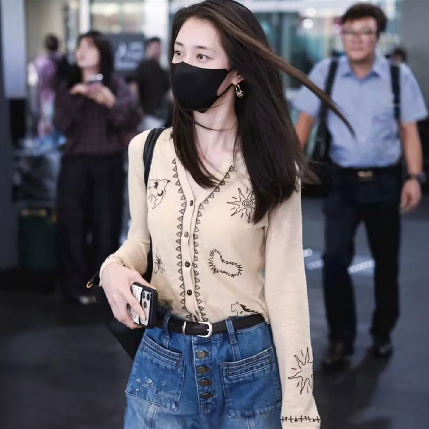 时穗舞台同款燕麦色复古刺绣上衣