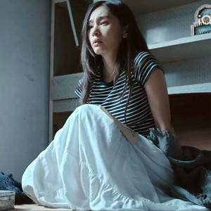 曲桐同款黑白条纹圆领短袖T恤