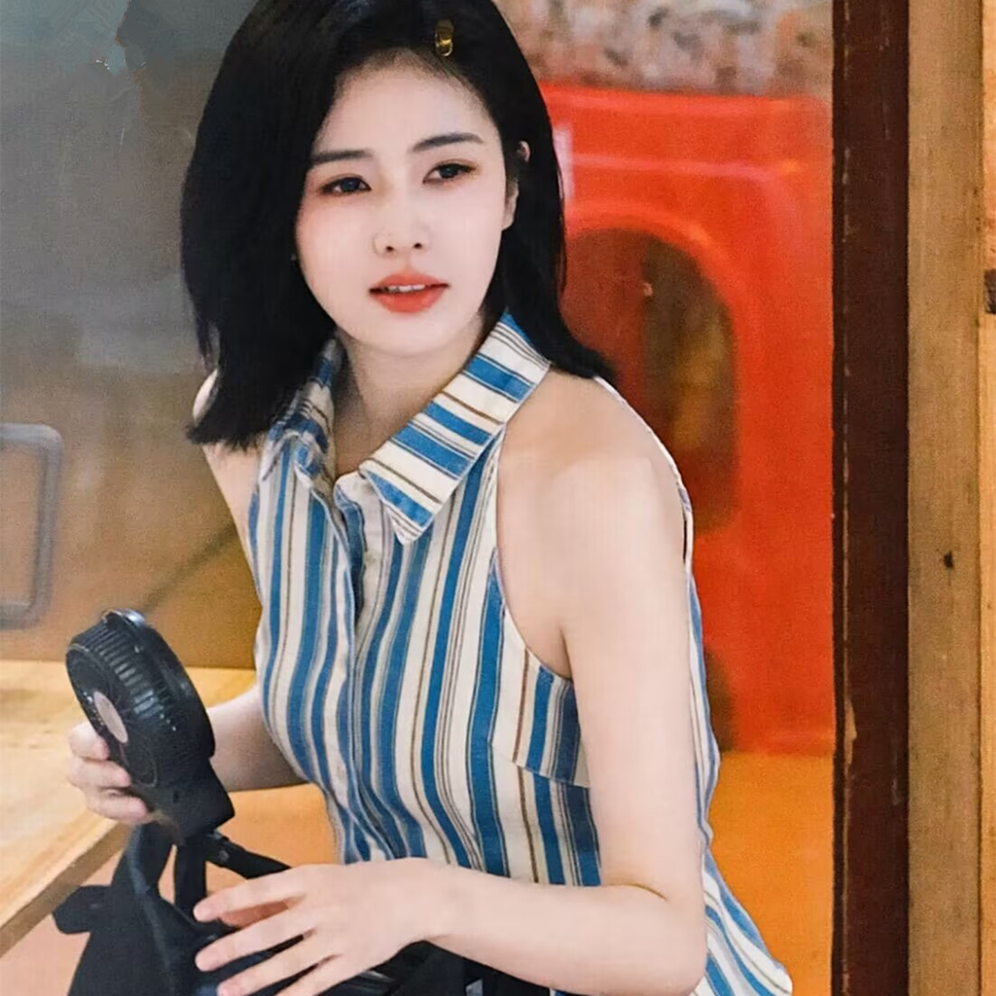 蓝白撞色条纹挂脖无袖后系带衬衫