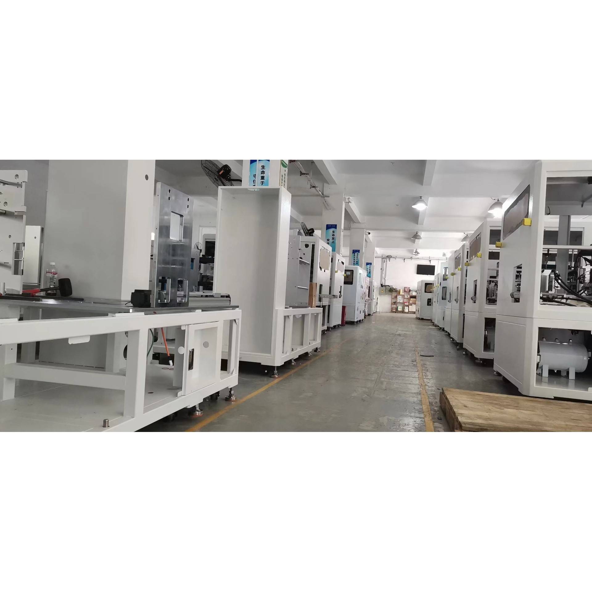 供应高端酒水盒全自动切角包膜机收缩效果更美观增加产品附加值