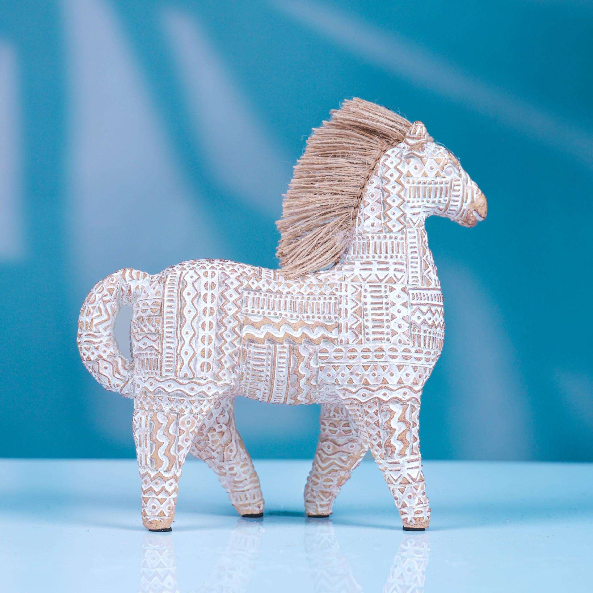 跨境热销品北欧创意小马家居摆件树脂工艺品客厅酒柜电视柜装饰品