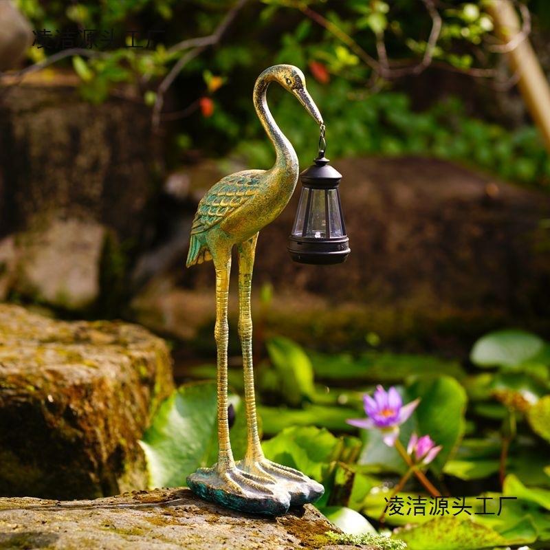 花园装饰仙鹤雕塑复古户外花园庭院仙鹤提灯摆件创意太阳能氛围灯