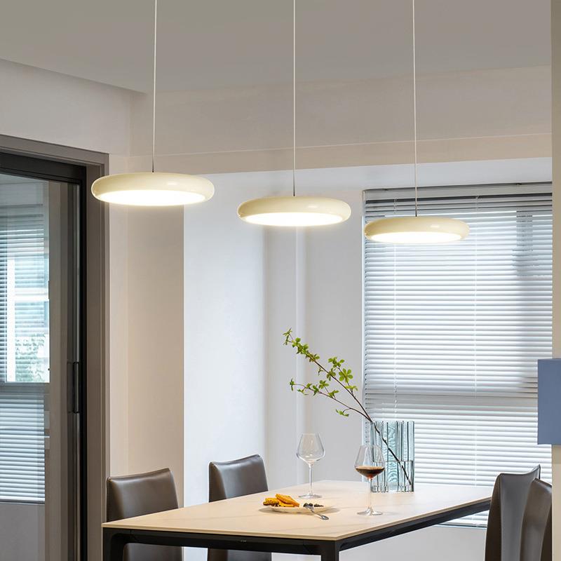 餐厅吊灯现代简约北欧网红三头餐桌中山灯具奶油风飞碟吧台吊灯