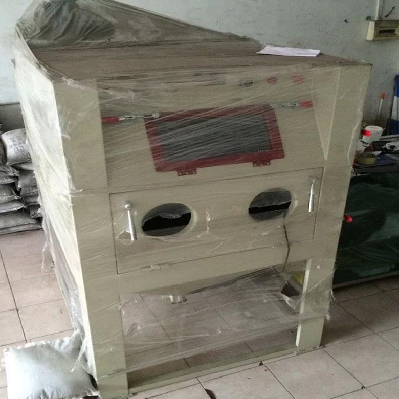 亚克力制品喷砂机1010B手动干喷砂机小型箱式玻璃喷砂机设备厂家
