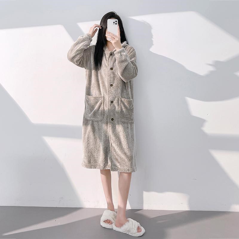 秋冬新款睡衣女式加厚法兰绒连帽系扣睡裙宽松R大码保暖家居睡袍