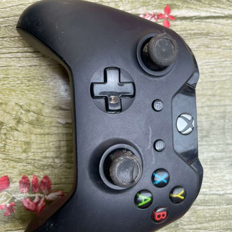 {议价}软xbox one S手柄，成色看图实拍，二手物品看好在拍{议价}图片