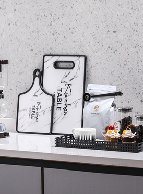 黑白简约样板间厨房装饰品