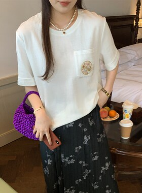 NAZ那子大码2025夏季新v款设计感新中式国风口袋刺绣胖mm短袖T恤