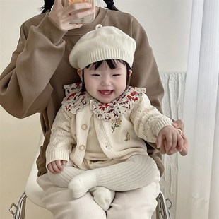 女宝宝洋气春 韩版 婴儿外套纯棉毛衣针织绣花开衫 F背带裤 哈衣套装