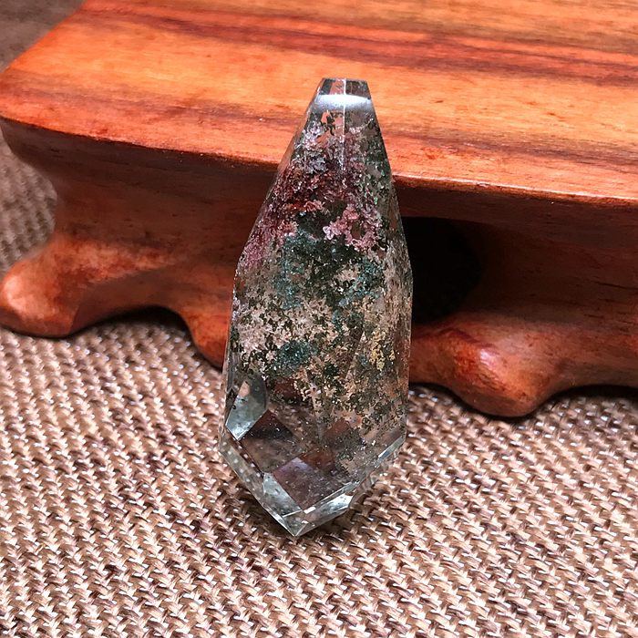 天然绿幽灵天使之泪吊坠水滴型多面体灵摆吊坠挂饰男女款项坠挂饰