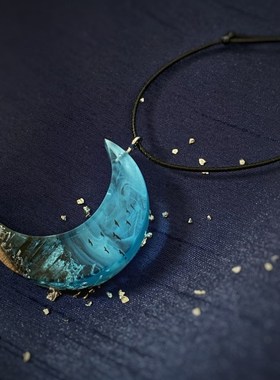 月亮微景夜光树脂吊坠发光项链个性纯手工情侣男女生日礼物