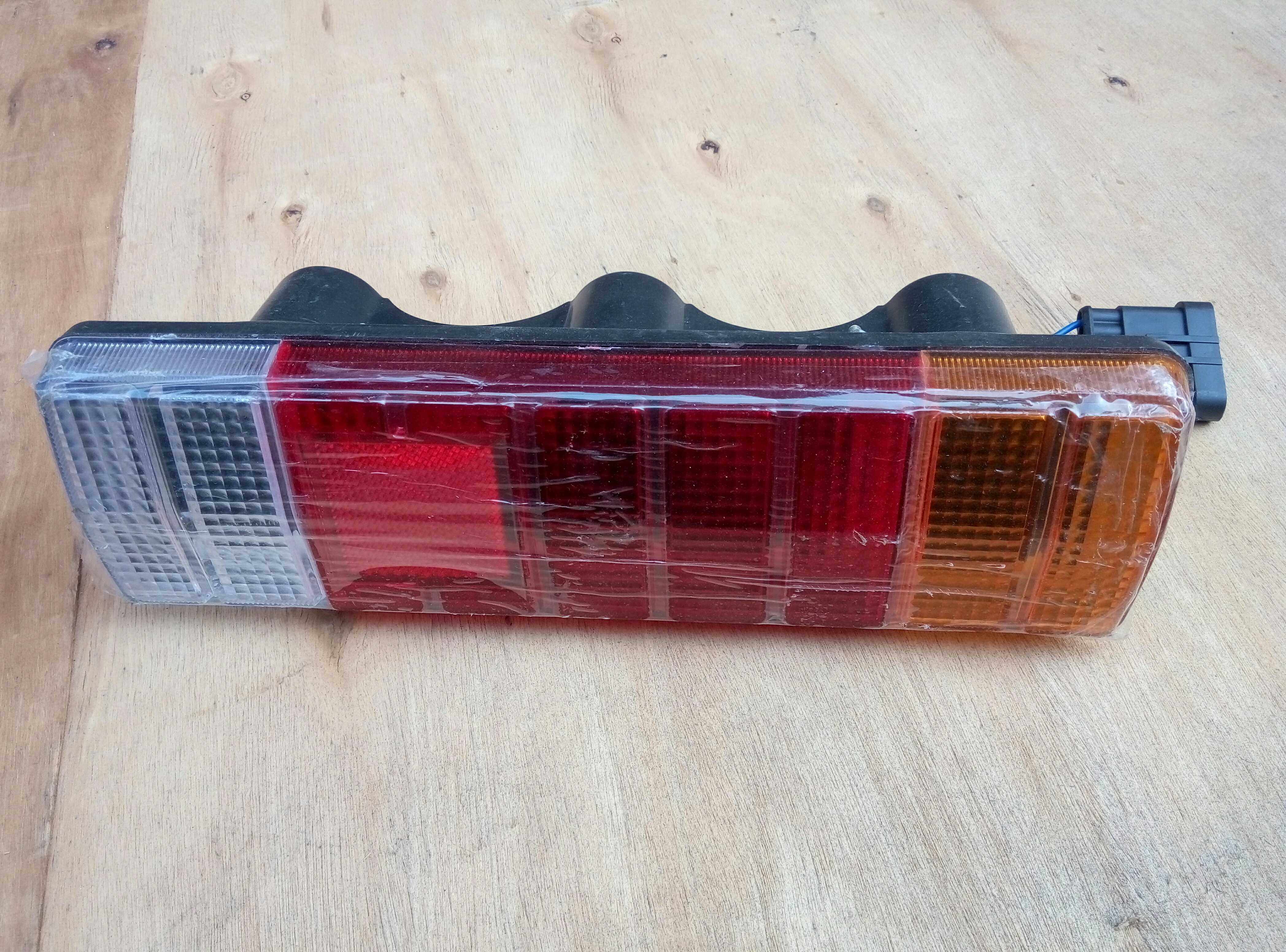 跃进小虎26A 后尾灯I总成12V 扁插