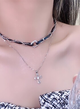 轻奢小众十字架吊坠项链女时尚百搭双层皮革颈链高级感辣妹锁骨链