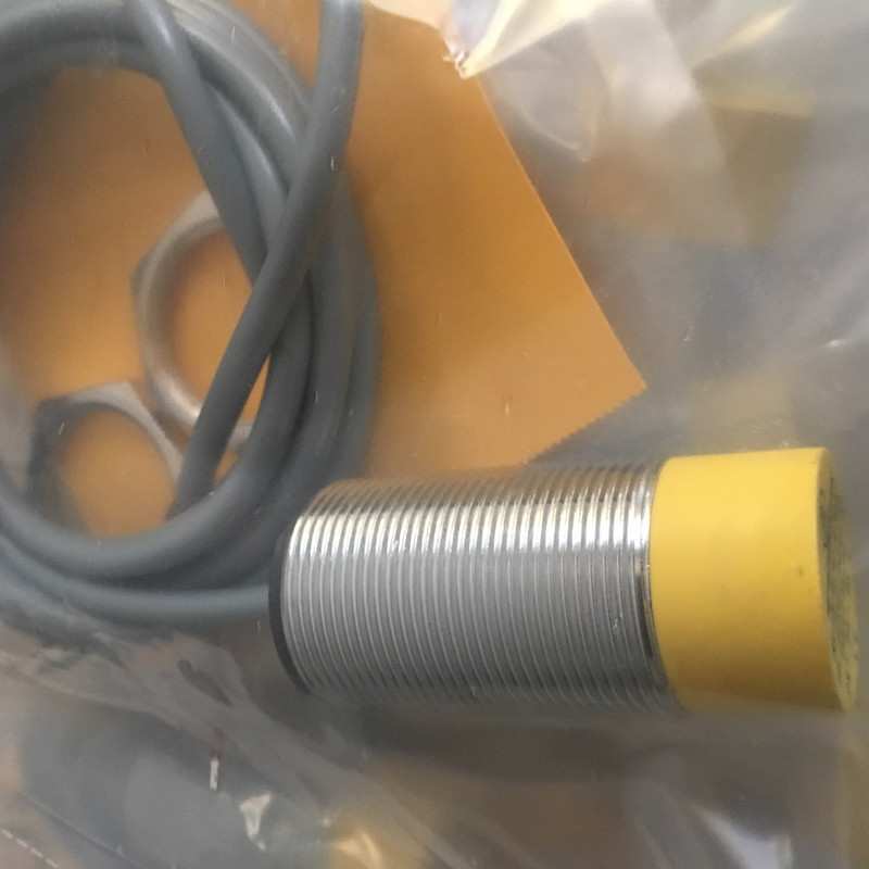 电感式接近开关BI10NI15 -M30-LIU模拟量传感器 感应开关