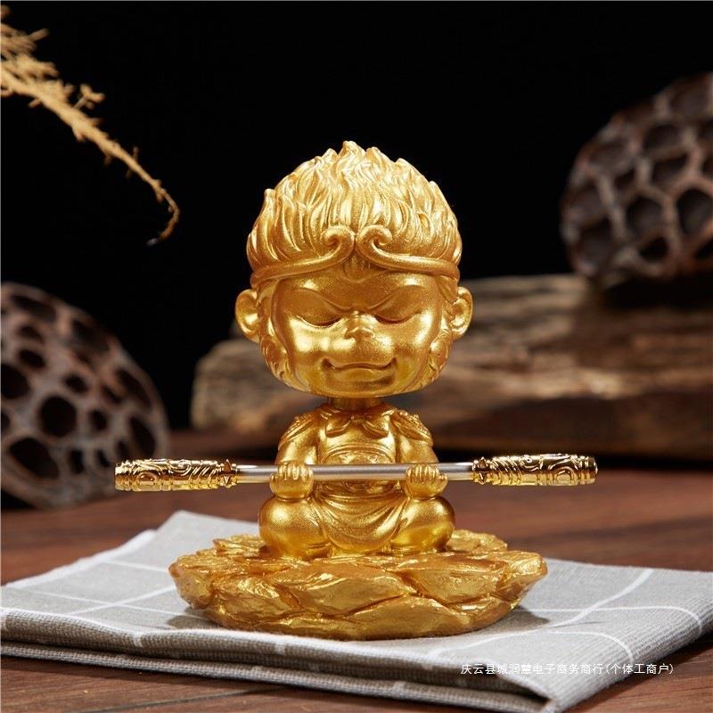 2024新款齐天大圣车上中控台车载摇头公仔孙悟空车内饰品摆件男士