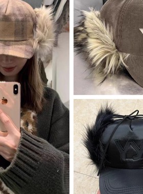 现货 OPENYY 秋冬新款格纹复古仿毛皮翻边雷锋护耳显脸小鸭舌帽