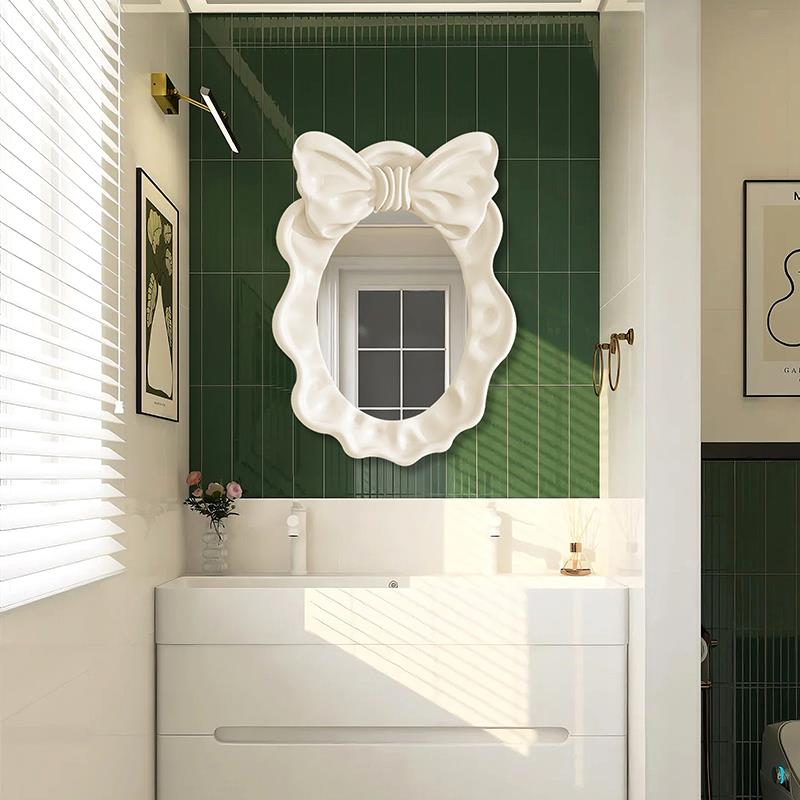 卧室网红ins台面化妆镜蝴蝶结雕花异形LED智能镜壁挂除雾浴室镜子