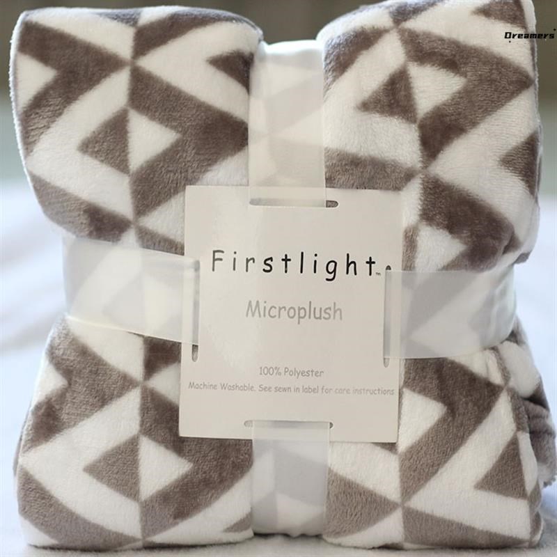 。夏季薄款小毛毯办公室午睡珊瑚法兰绒毯单人午休被子空调盖腿毯