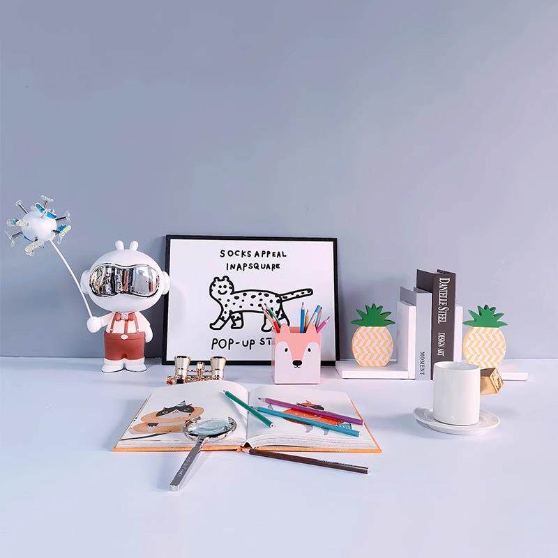 现代样板间儿童房桌面书笔泡泡人摆件样板房男童女童房间书桌装饰