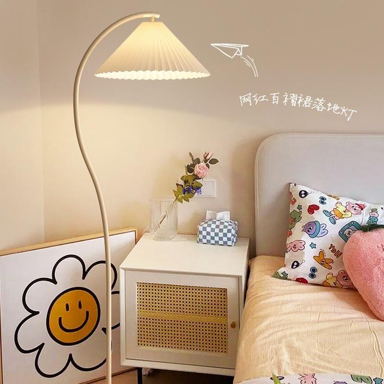 2024新款法式百褶落地灯奶油风客厅沙发边复古立式台灯网红氛围灯