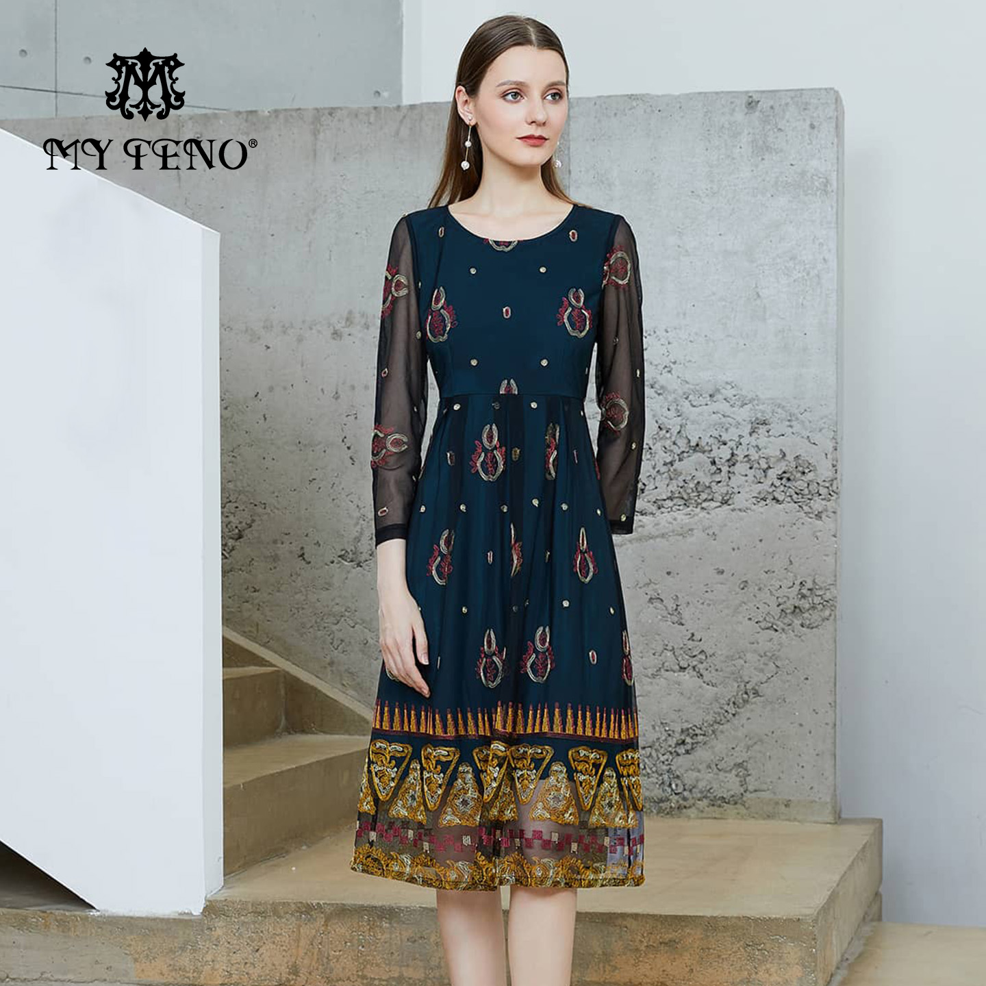 马天奴绿色刺绣收腰连衣裙