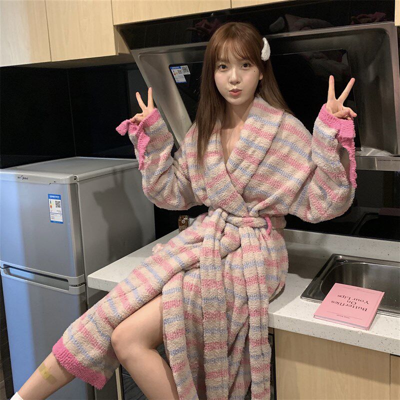 新品大码半边绒睡衣冬季女款2w025新款秋冬睡袍加厚条纹珊瑚绒长