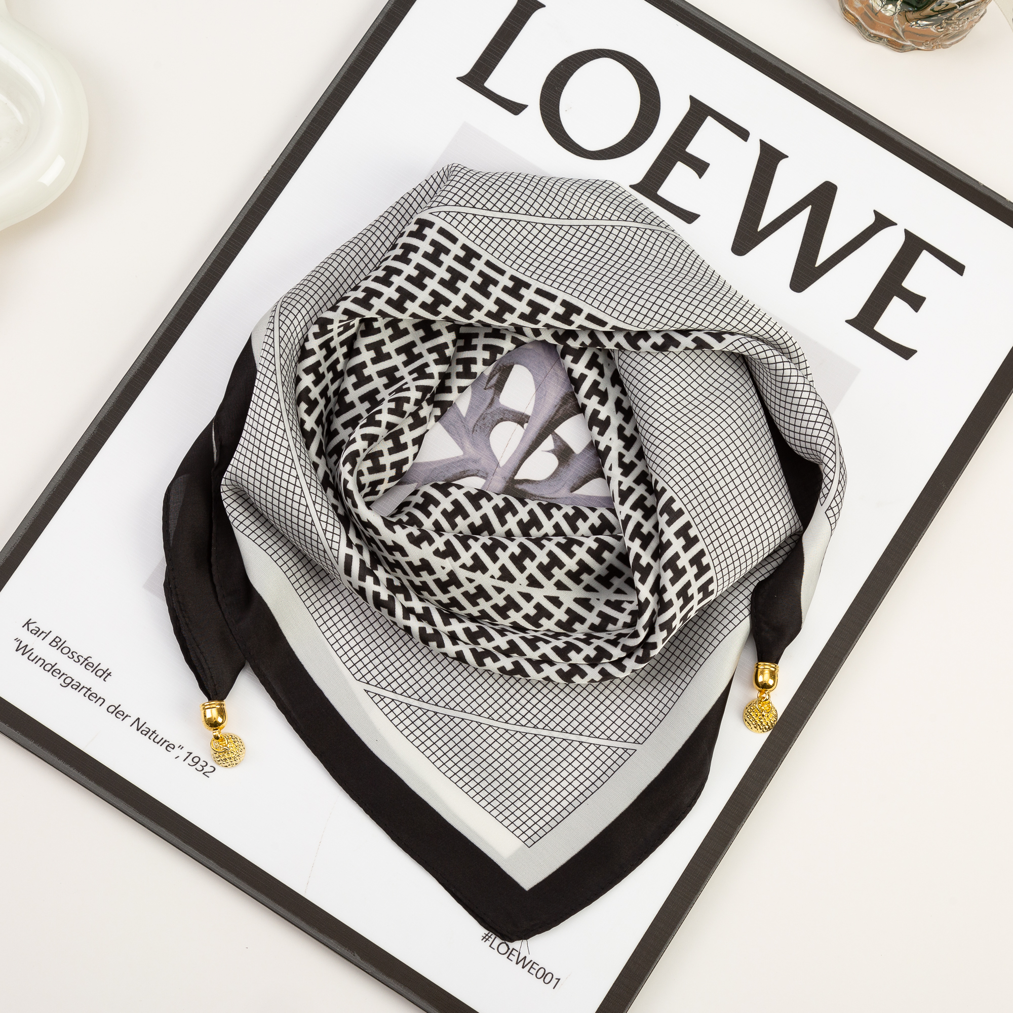 磁吸扣仿真丝丝巾四季方巾