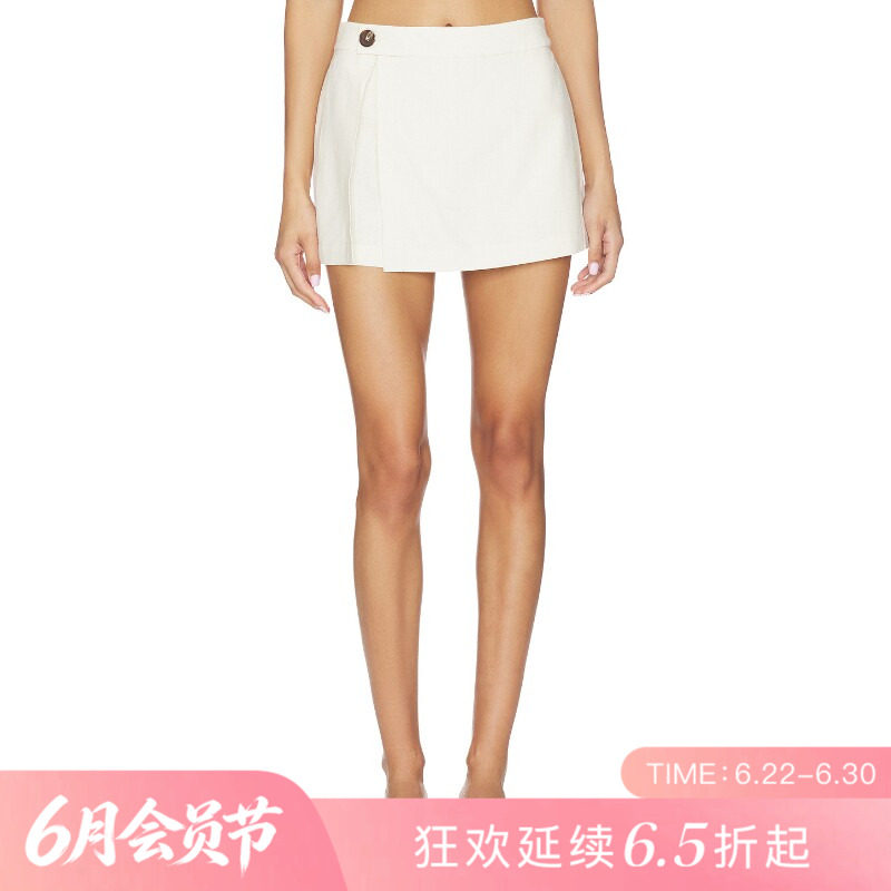 [夏季新品]REVOLVE白色显瘦收腰直筒高腰修身短裤裙裤简约短裤